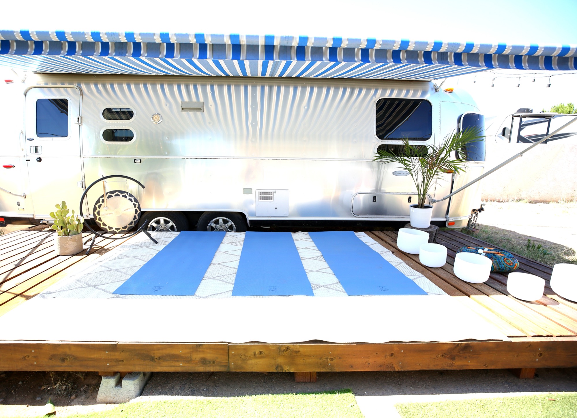Blue Wave Mobile Wellness Lounge at twilight